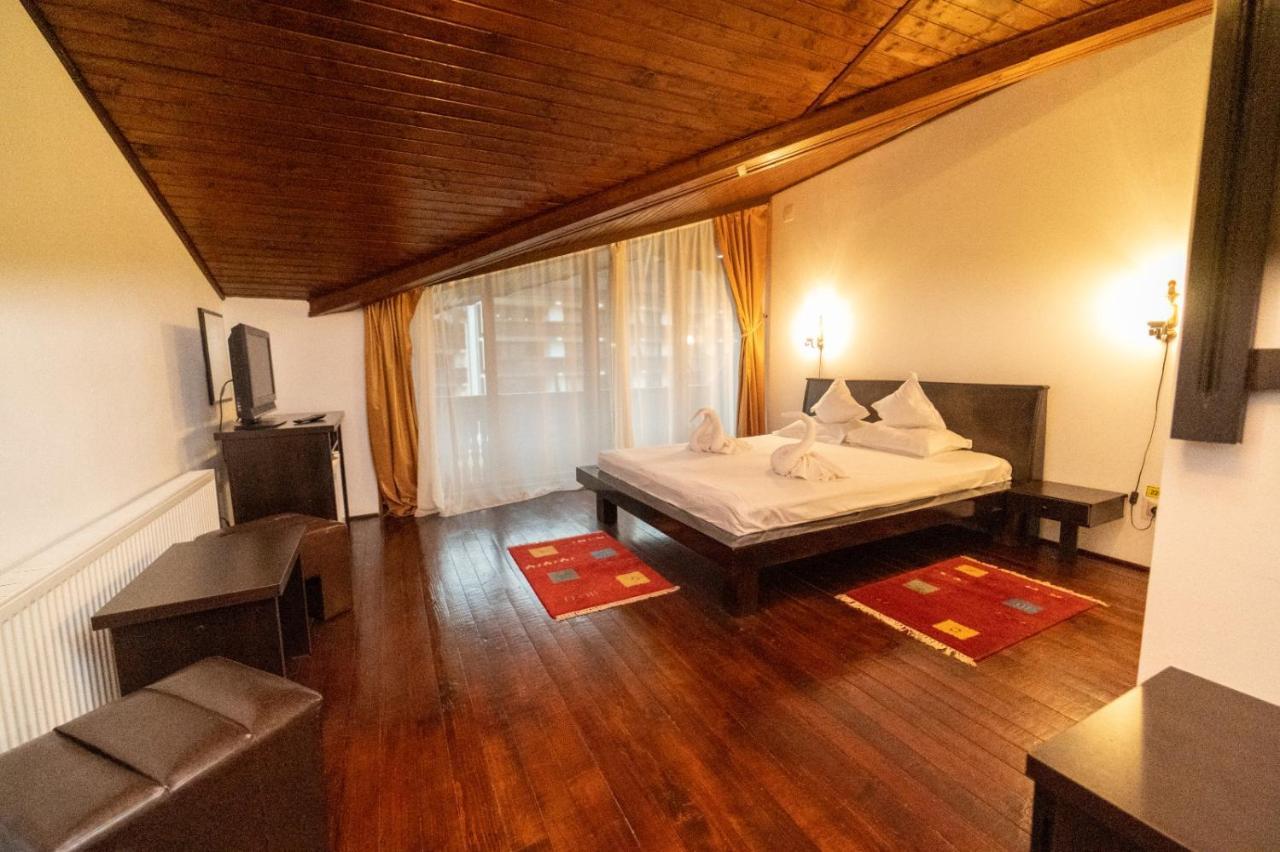 Casa Frent Hotel Predeal Eksteriør billede