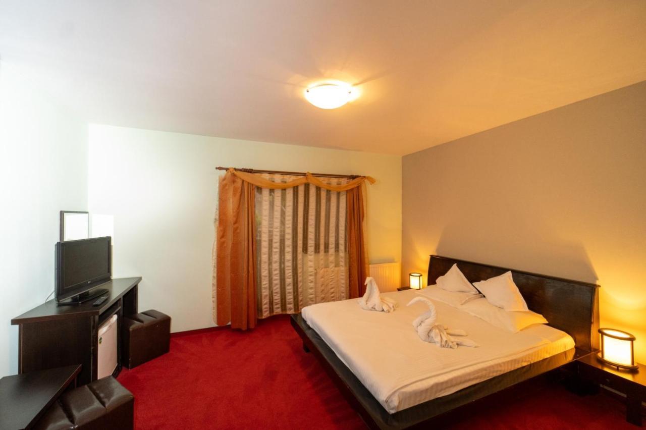 Casa Frent Hotel Predeal Eksteriør billede